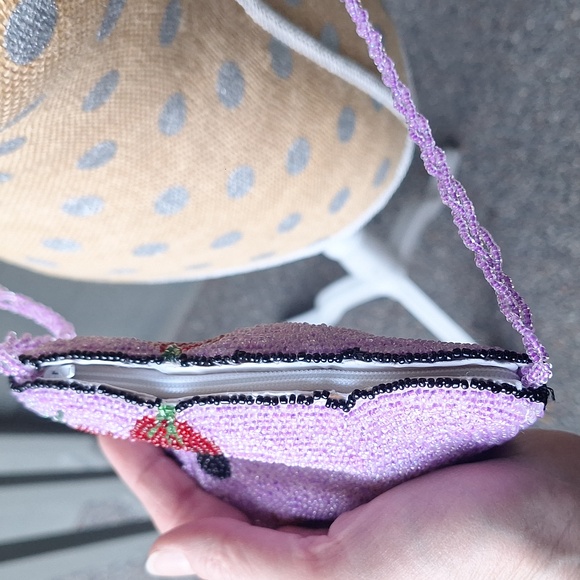 🍓 Hello Kitty strawberry beaded crossbody mini bag Sanrio - Picture 6 of 10